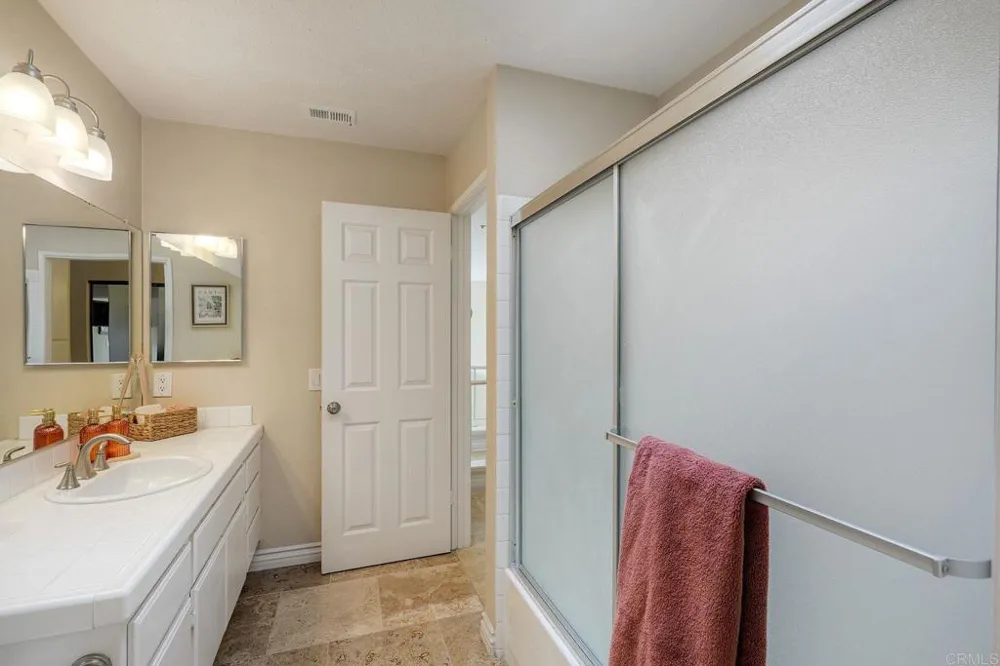 29118 Laurel Valley Dr Vista, CA 92084