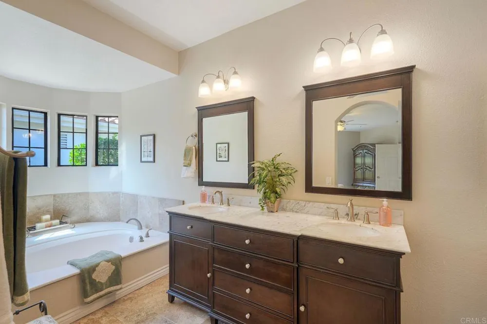 29118 Laurel Valley Dr Vista, CA 92084