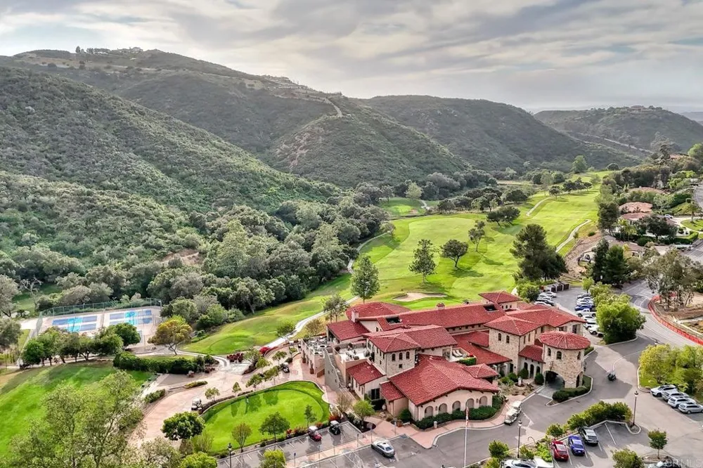 29118 Laurel Valley Dr Vista, CA 92084