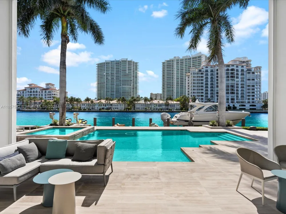 224 S ISLAND Golden Beach, FL 33160