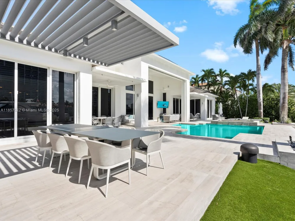 224 S ISLAND Golden Beach, FL 33160