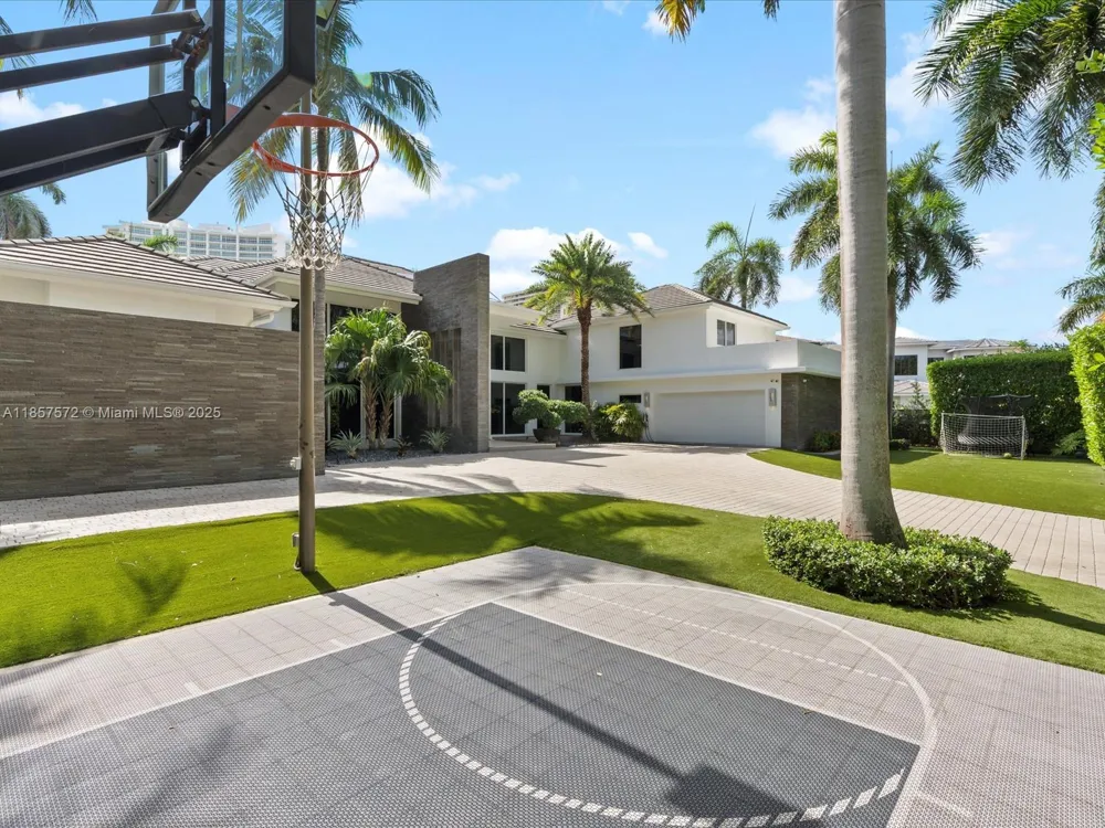 224 S ISLAND Golden Beach, FL 33160