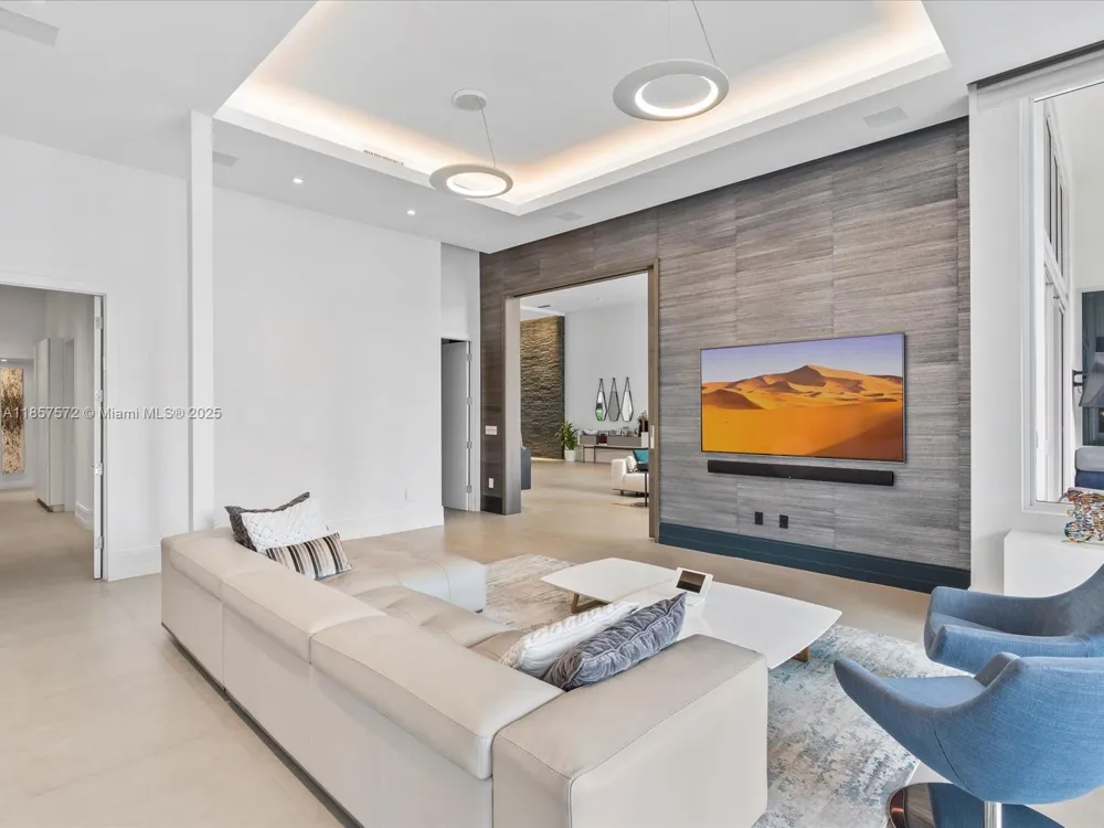 224 S ISLAND Golden Beach, FL 33160