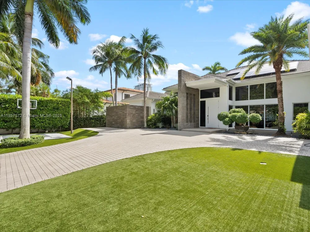 224 S ISLAND Golden Beach, FL 33160