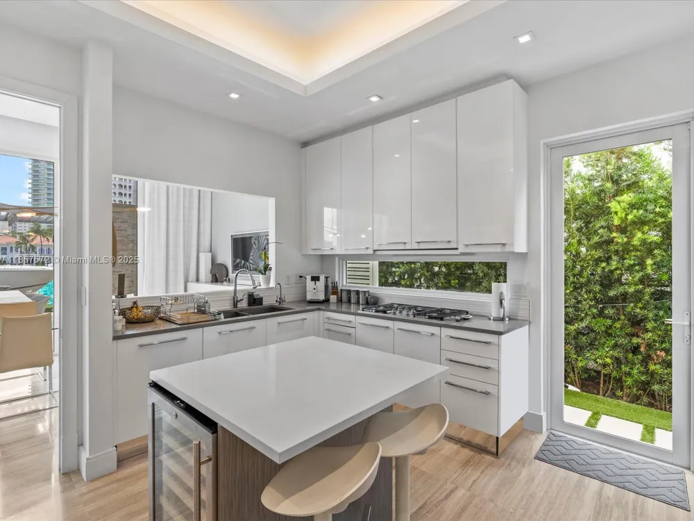 224 S ISLAND Golden Beach, FL 33160