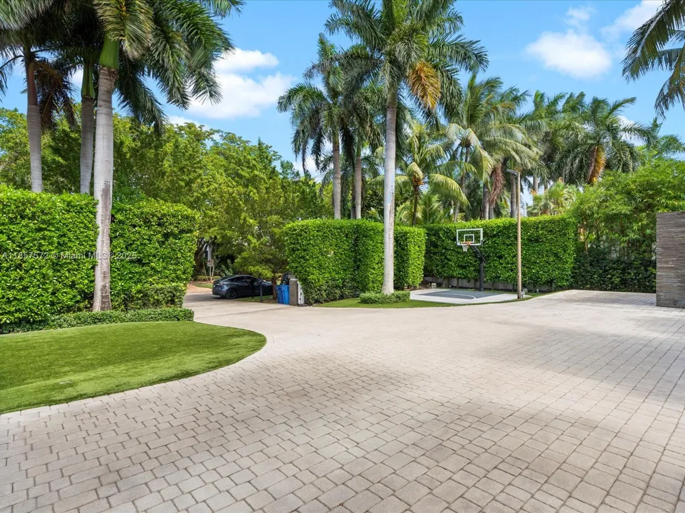 224 S ISLAND Golden Beach, FL 33160