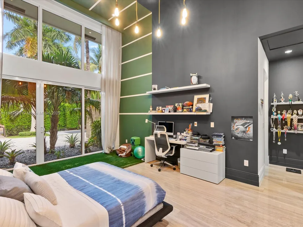 224 S ISLAND Golden Beach, FL 33160