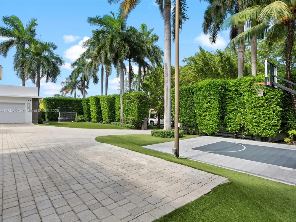 224 S ISLAND Golden Beach, FL 33160