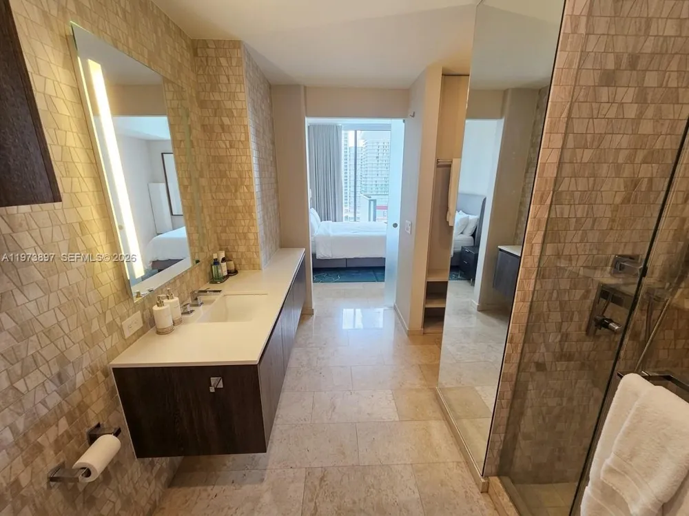 68 SE 6th St #1806 Miami, FL 33131