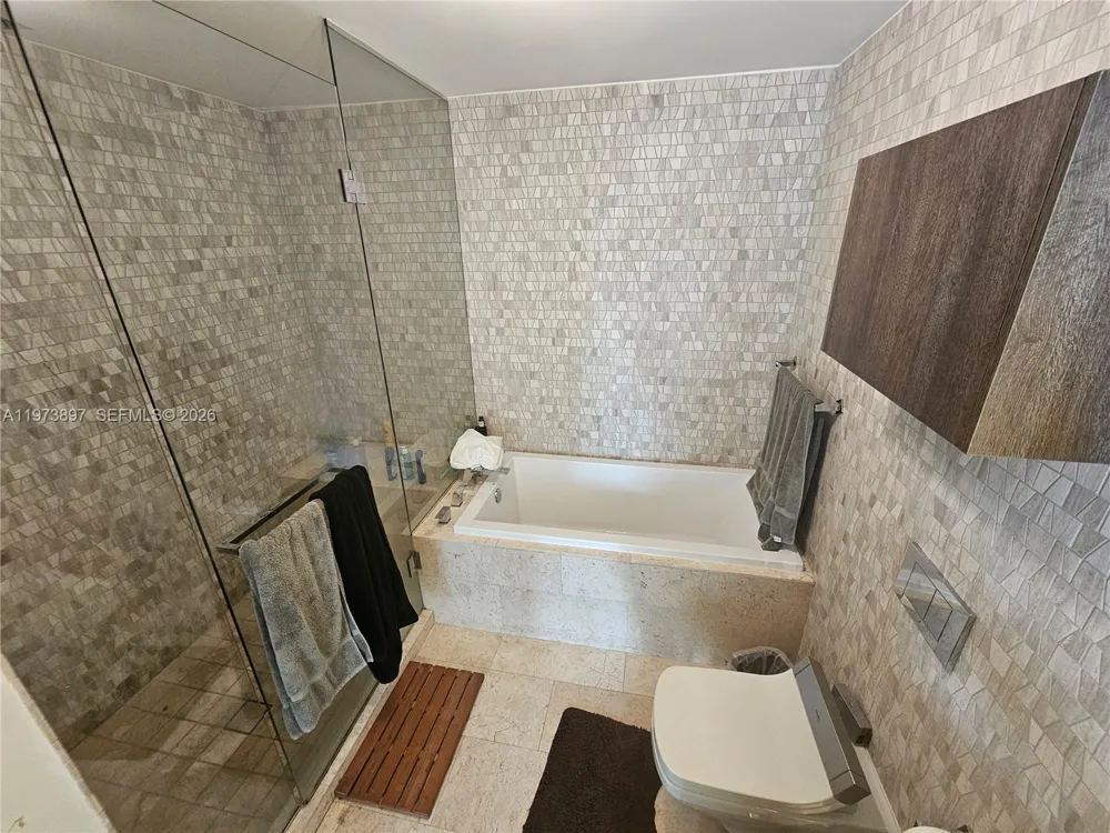 68 SE 6th St #1806 Miami, FL 33131
