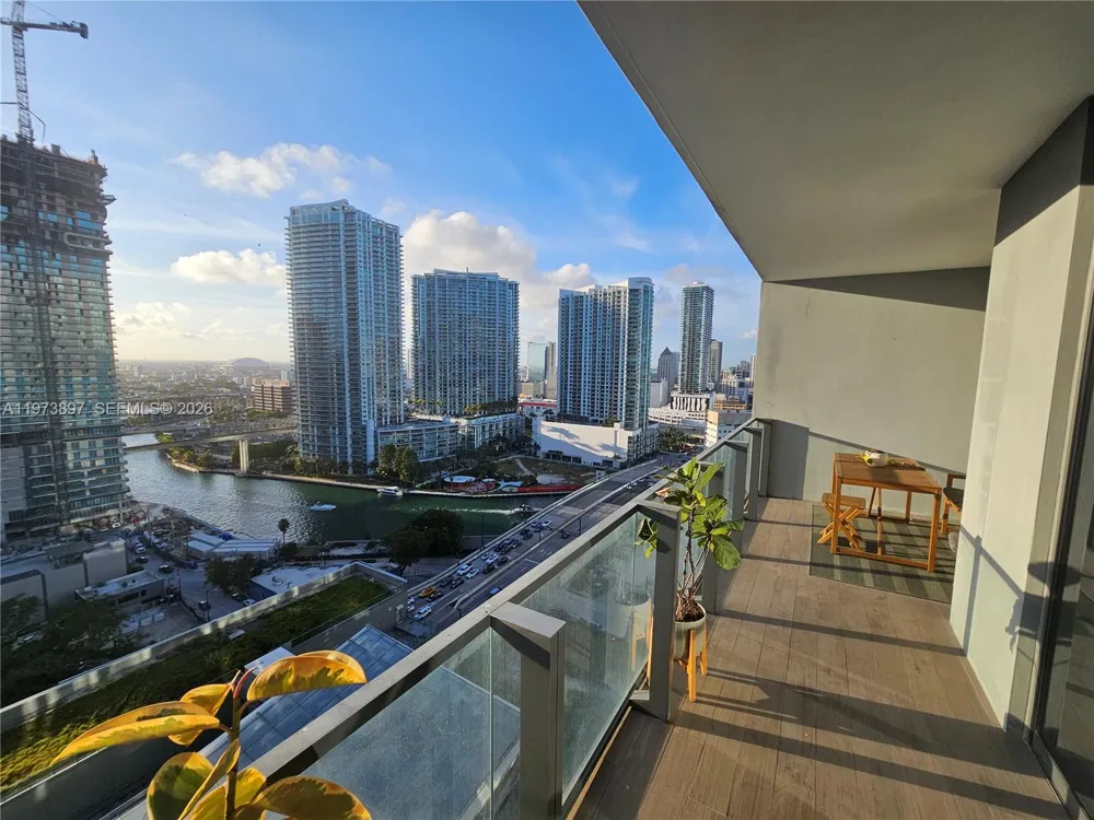 68 SE 6th St #1806 Miami, FL 33131