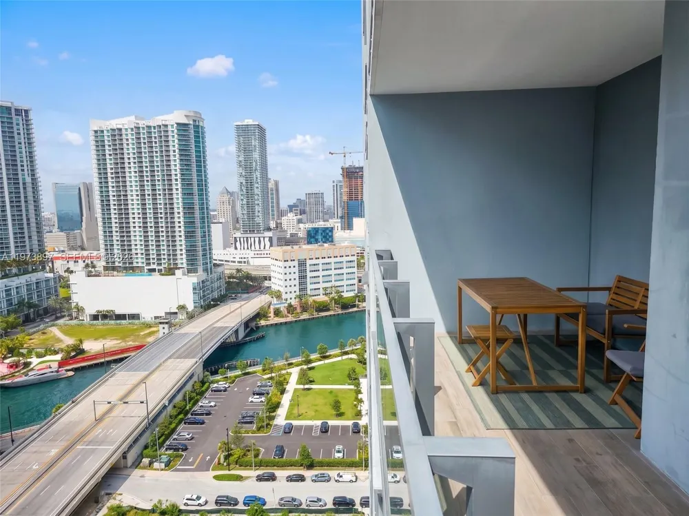 68 SE 6th St #1806 Miami, FL 33131