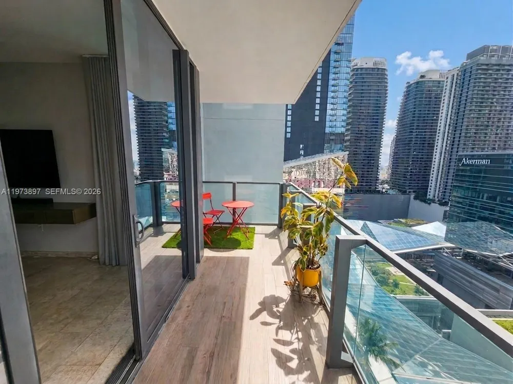 68 SE 6th St #1806 Miami, FL 33131