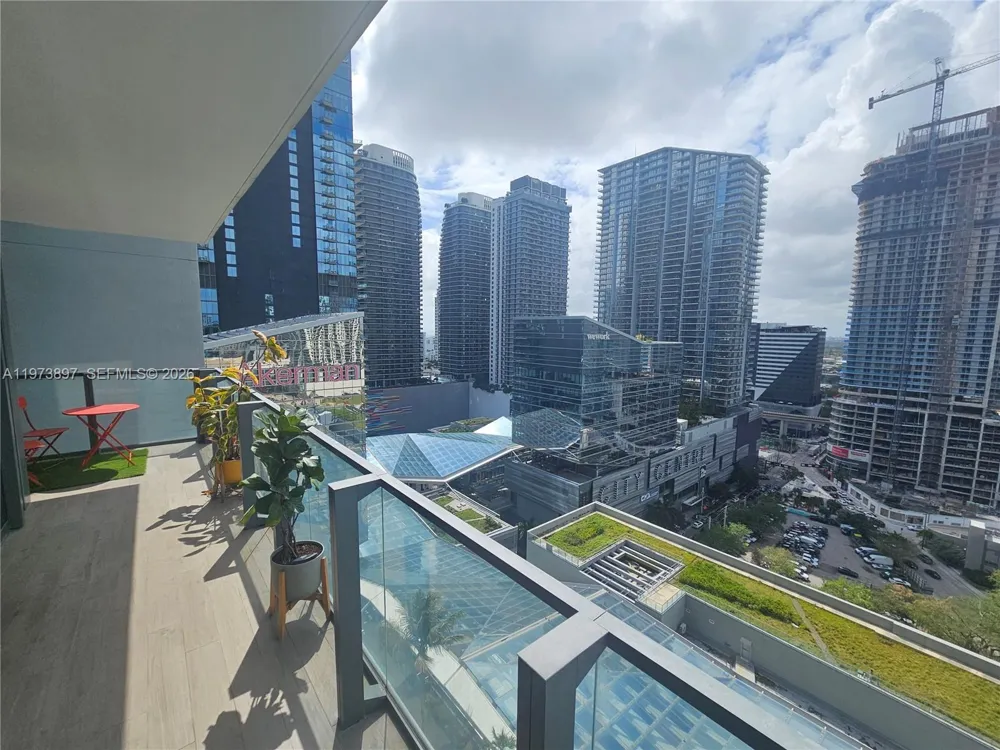68 SE 6th St #1806 Miami, FL 33131
