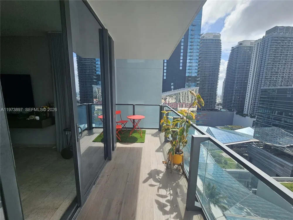 68 SE 6th St #1806 Miami, FL 33131