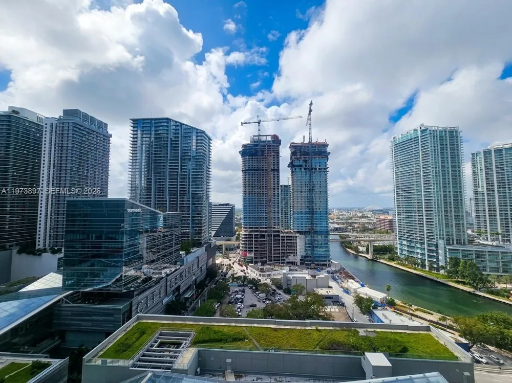 68 SE 6th St #1806 Miami, FL 33131