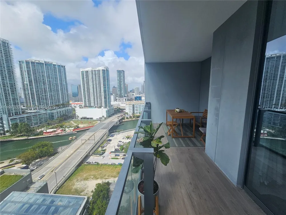 68 SE 6th St #1806 Miami, FL 33131