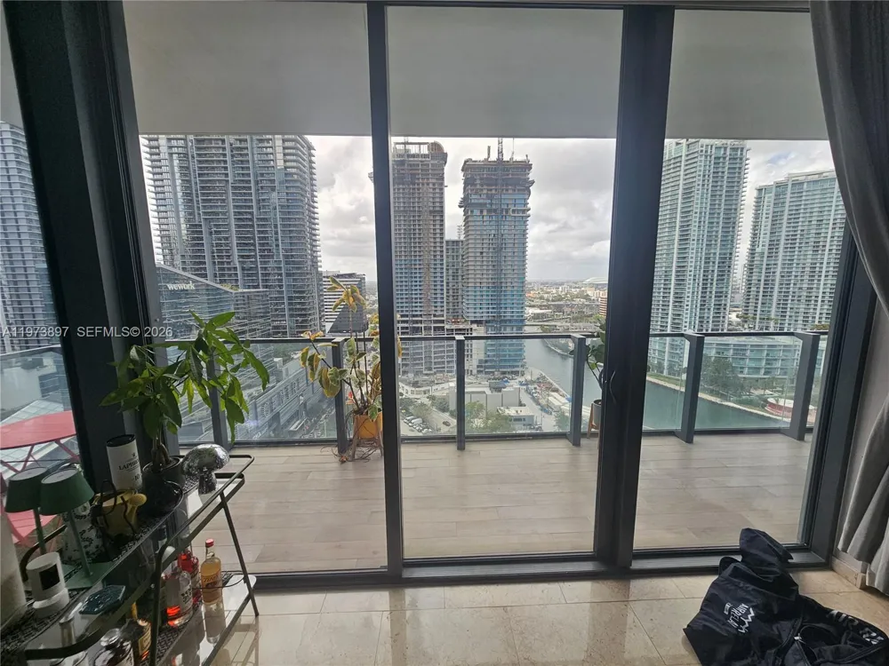 68 SE 6th St #1806 Miami, FL 33131