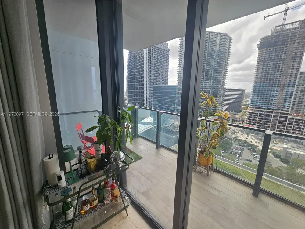 68 SE 6th St #1806 Miami, FL 33131
