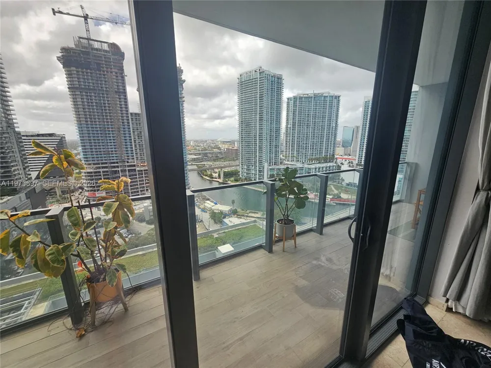 68 SE 6th St #1806 Miami, FL 33131