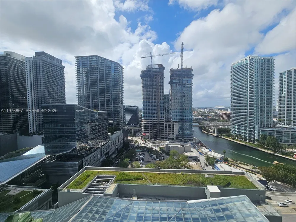 68 SE 6th St #1806 Miami, FL 33131