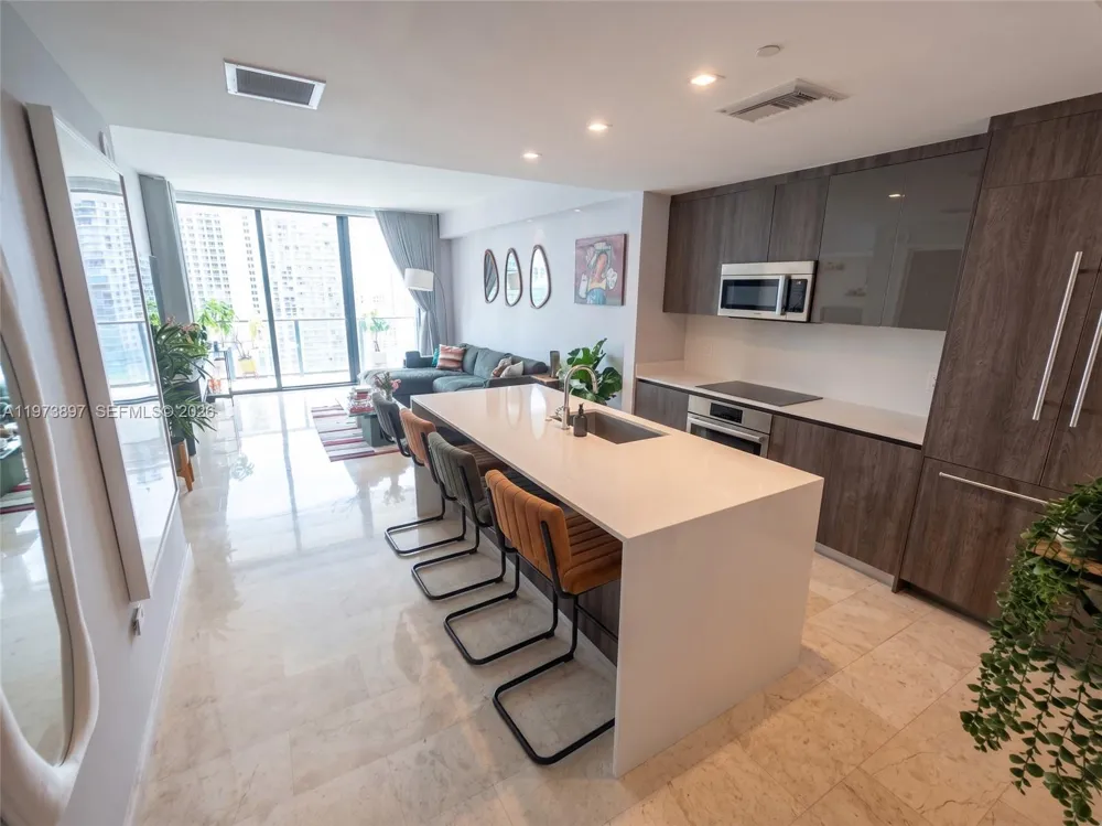68 SE 6th St #1806 Miami, FL 33131
