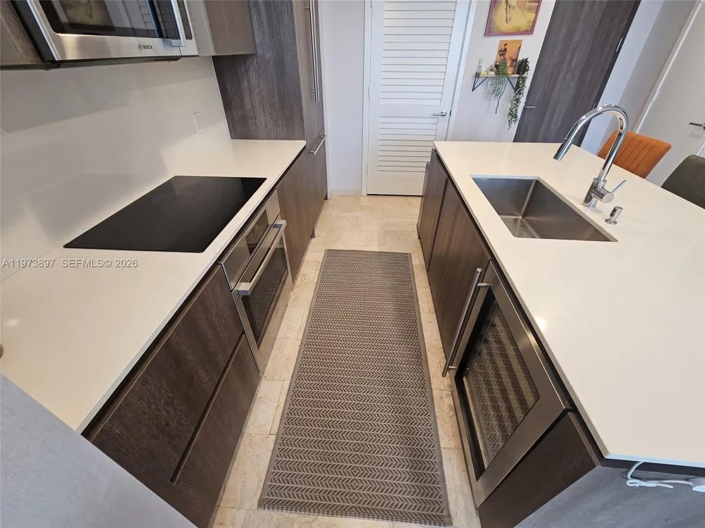 68 SE 6th St #1806 Miami, FL 33131
