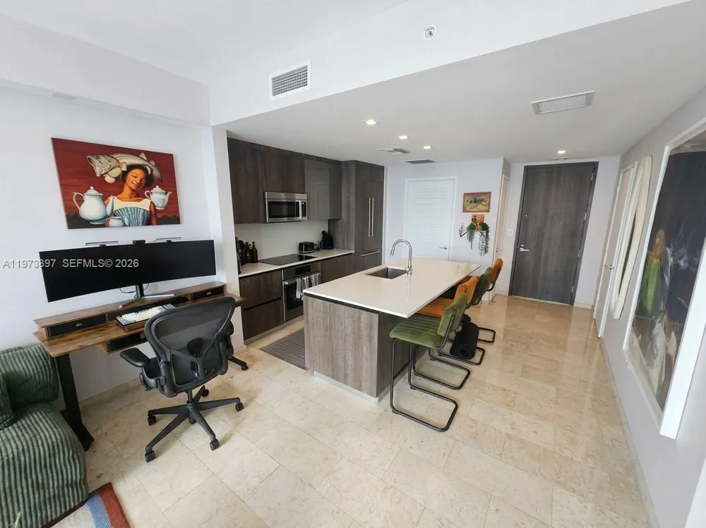 68 SE 6th St #1806 Miami, FL 33131