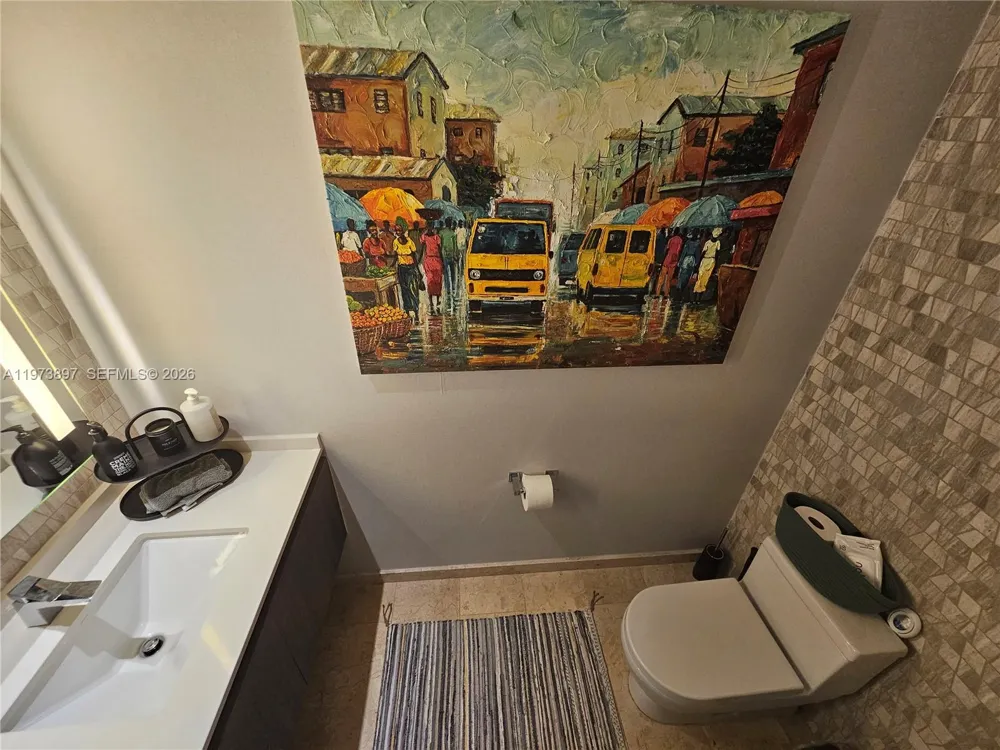 68 SE 6th St #1806 Miami, FL 33131