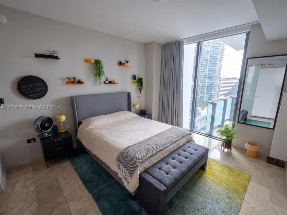 68 SE 6th St #1806 Miami, FL 33131