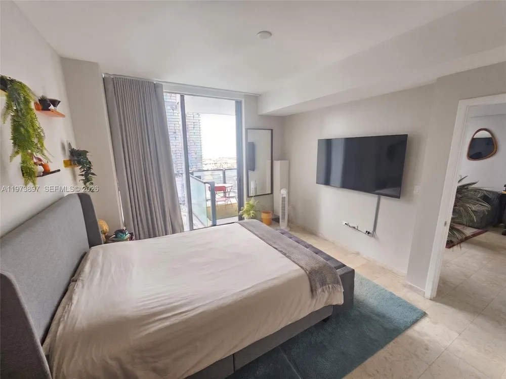 68 SE 6th St #1806 Miami, FL 33131