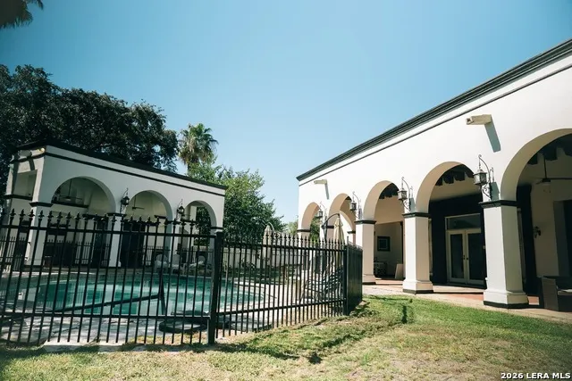415 MERLIN RD Laredo, TX 78041