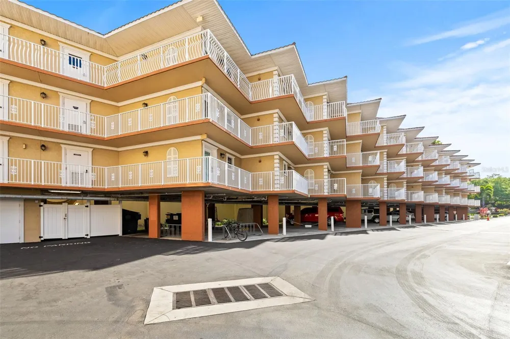 1420 BAYSHORE BOULEVARD #206 Dunedin, FL 34698