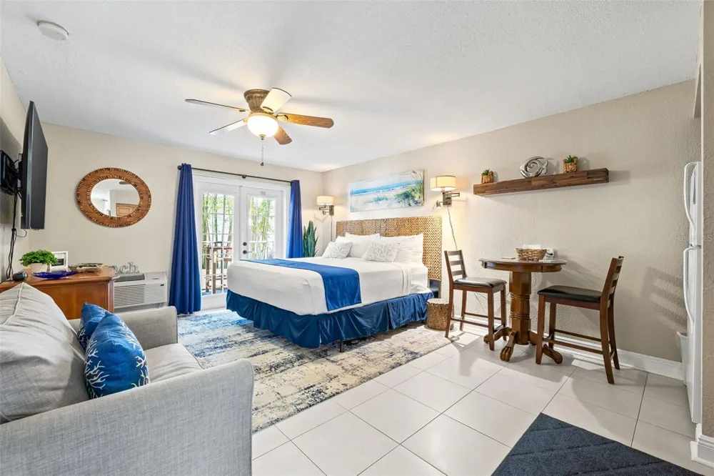 1420 BAYSHORE BOULEVARD #206 Dunedin, FL 34698