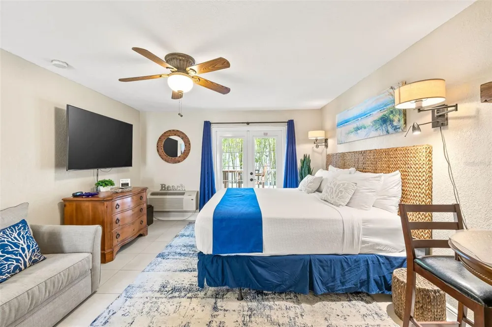 1420 BAYSHORE BOULEVARD #206 Dunedin, FL 34698
