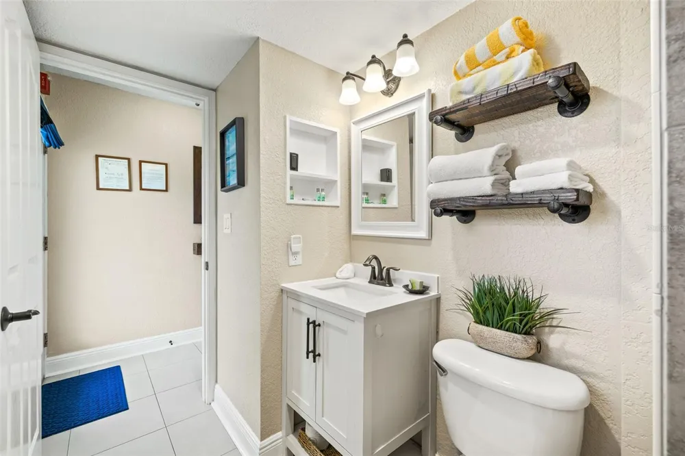 1420 BAYSHORE BOULEVARD #206 Dunedin, FL 34698