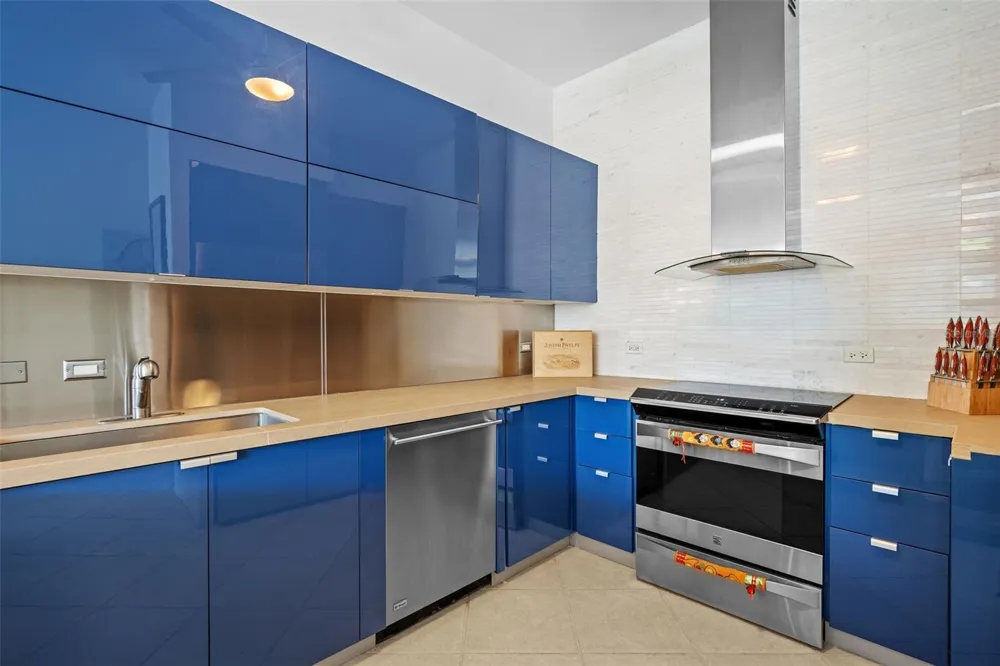 300 HARBOUR DRIVE #A7 Humacao, PR 00791