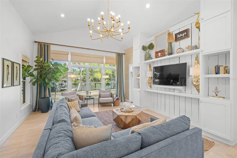 5610 RIVER SHORE DRIVE Tampa, FL 33603