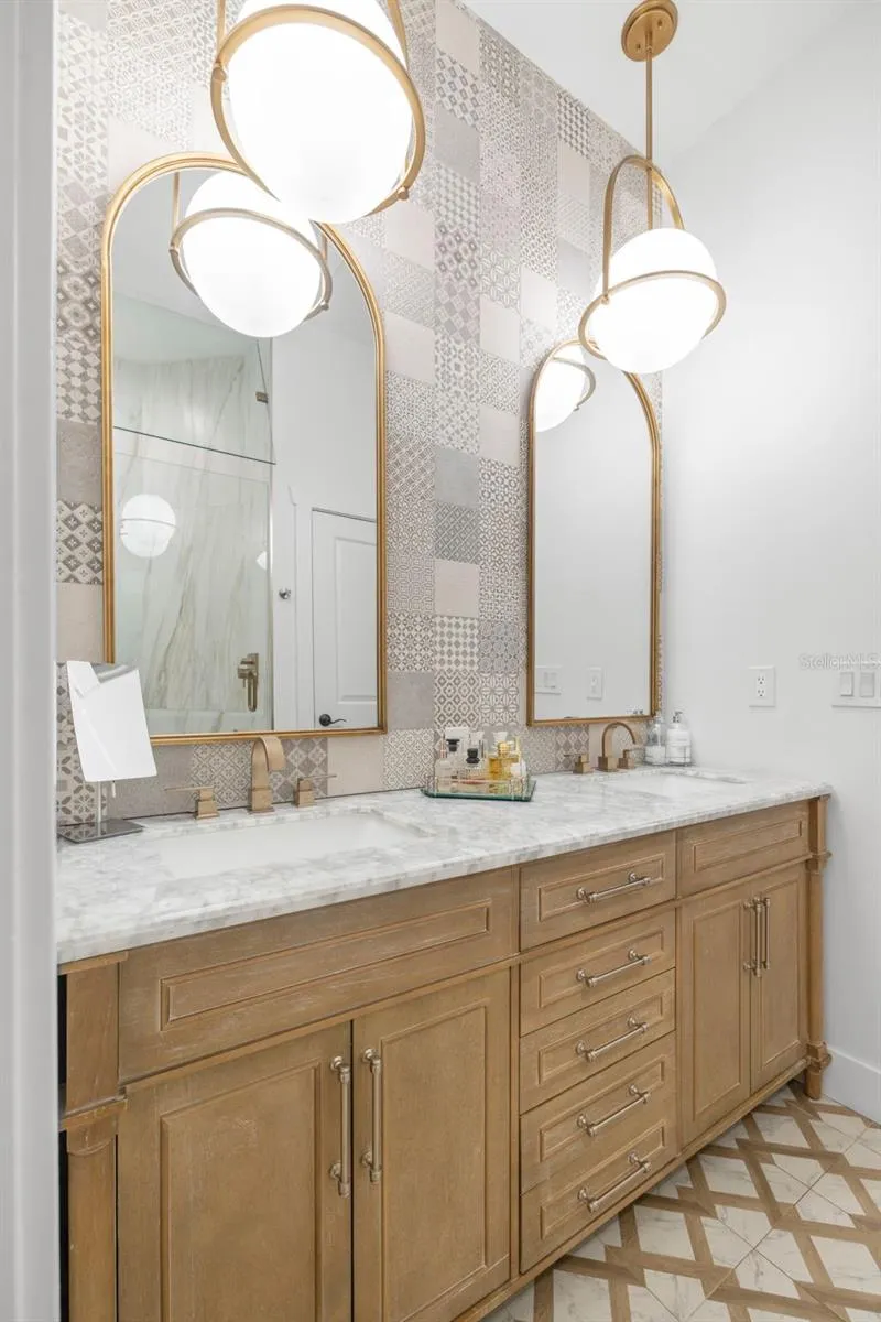 5610 RIVER SHORE DRIVE Tampa, FL 33603