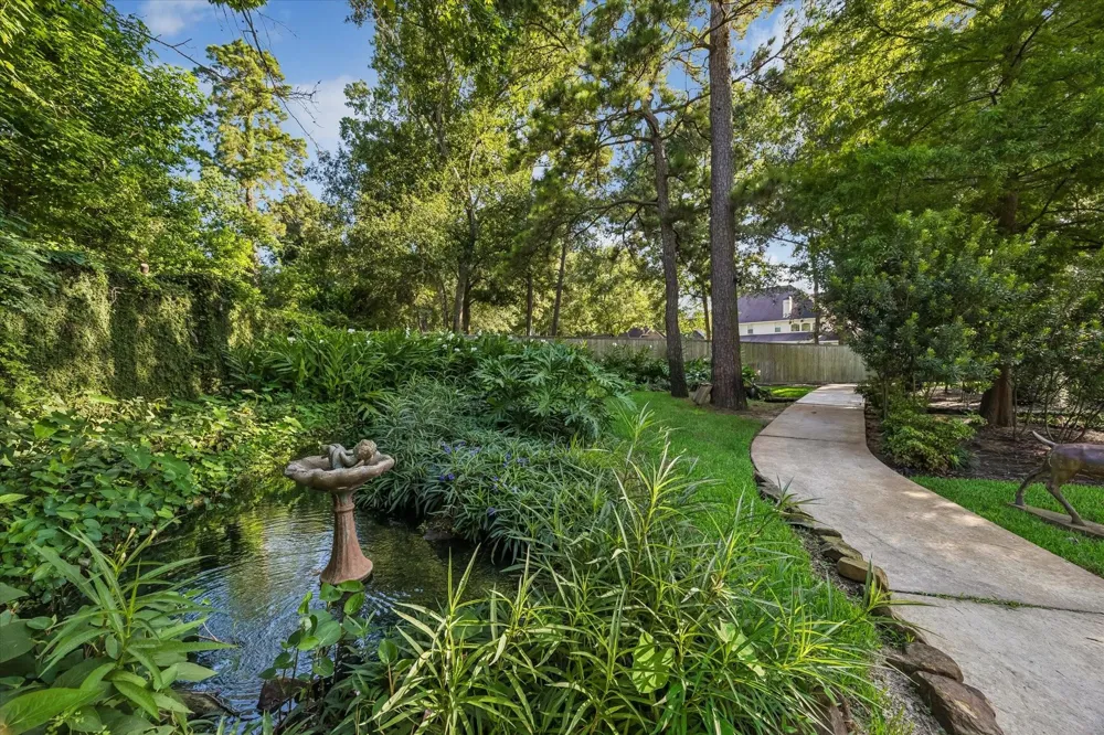 11 Turtle Cove Court Kingwood, TX 77346