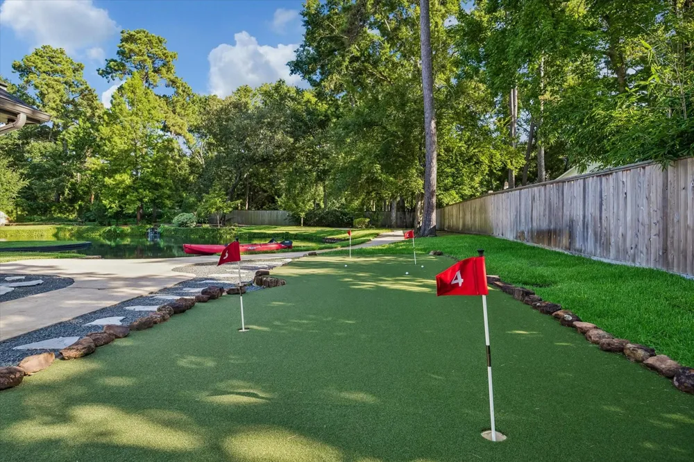 11 Turtle Cove Court Kingwood, TX 77346
