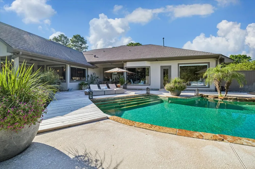11 Turtle Cove Court Kingwood, TX 77346