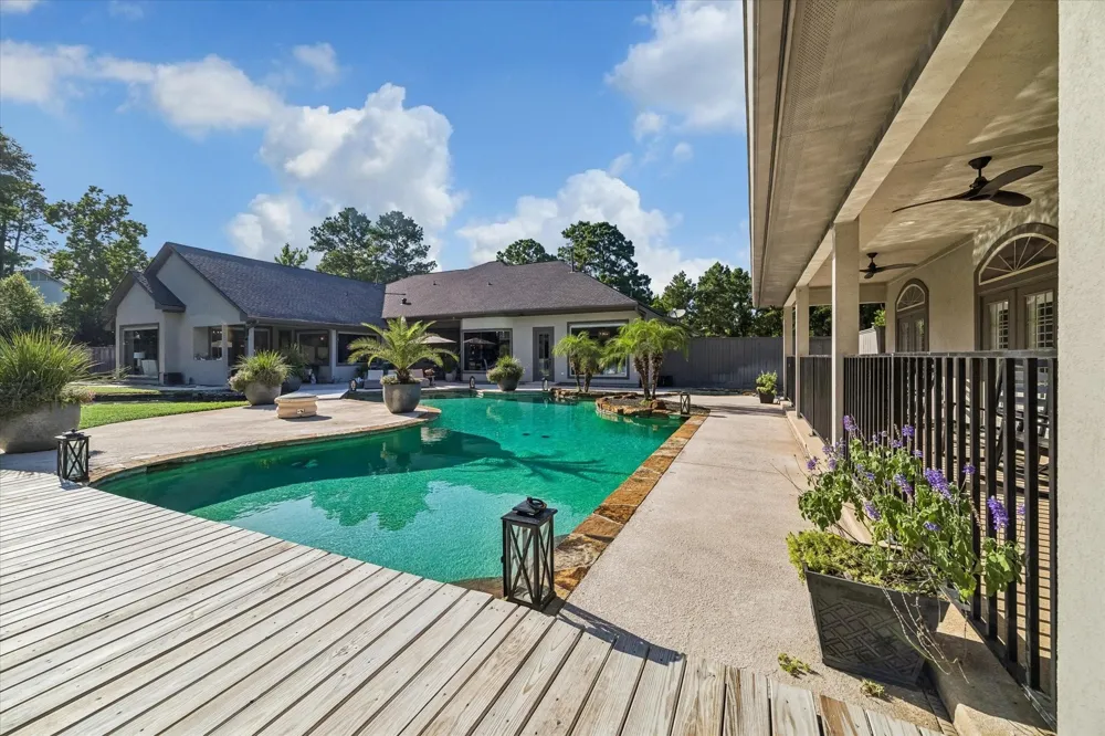 11 Turtle Cove Court Kingwood, TX 77346