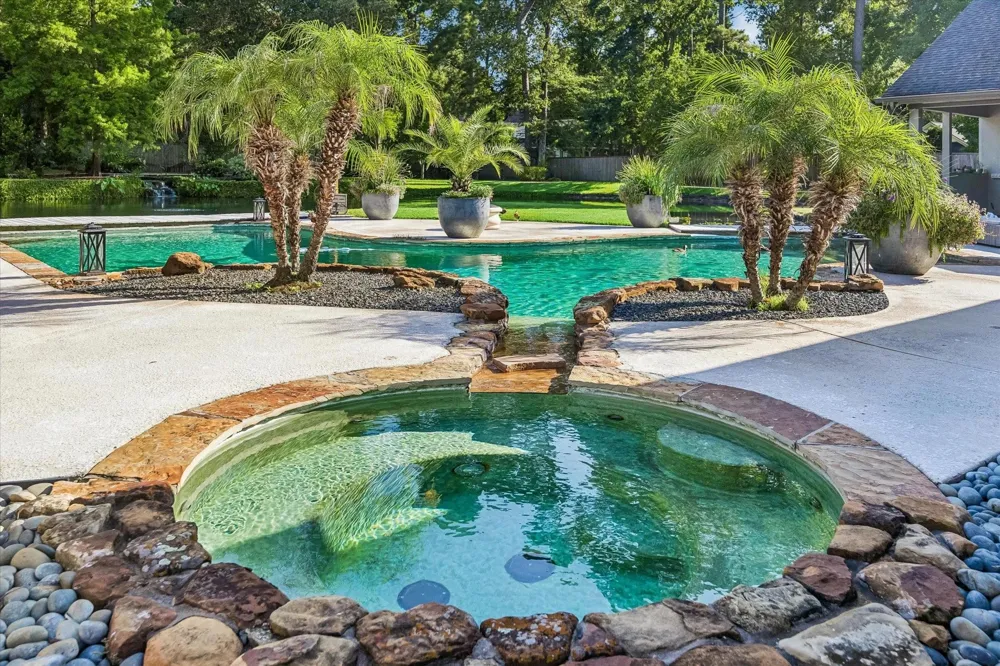 11 Turtle Cove Court Kingwood, TX 77346