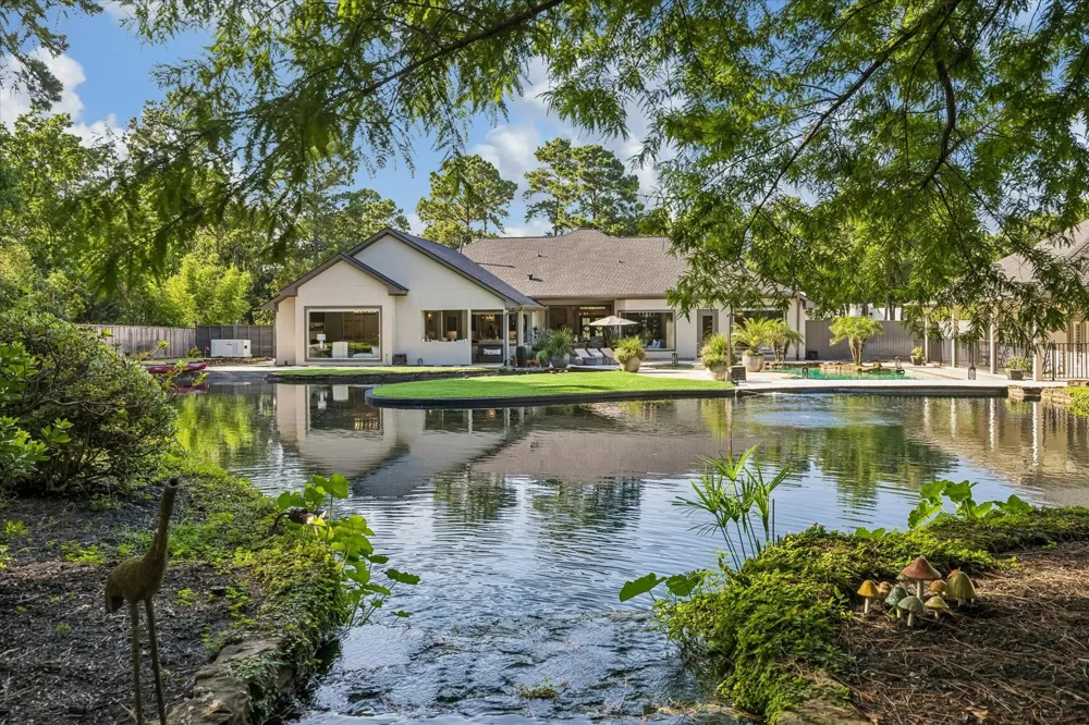 11 Turtle Cove Court Kingwood, TX 77346