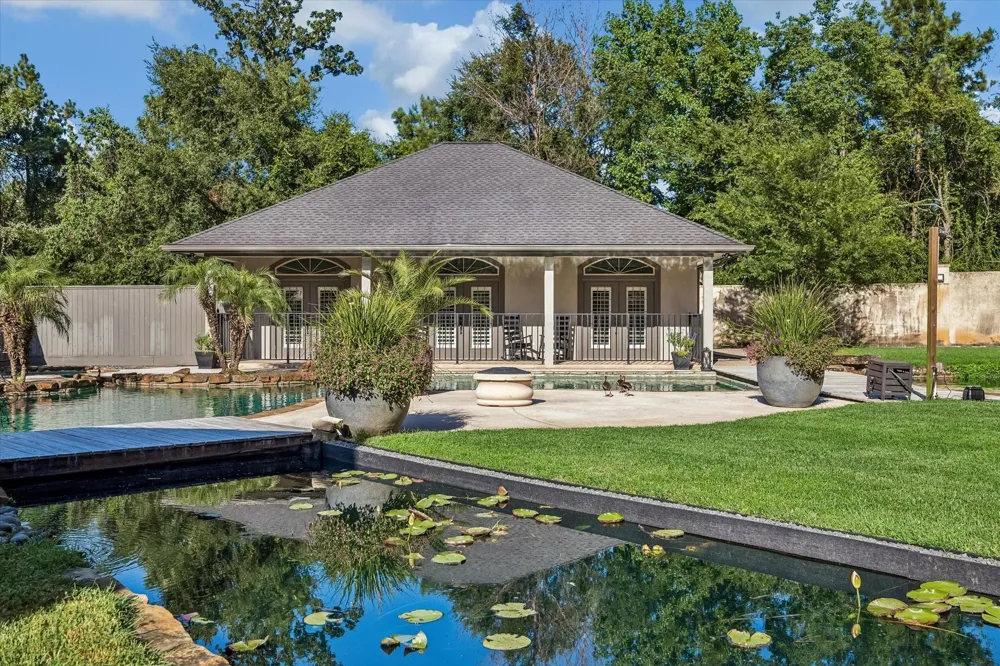 11 Turtle Cove Court Kingwood, TX 77346
