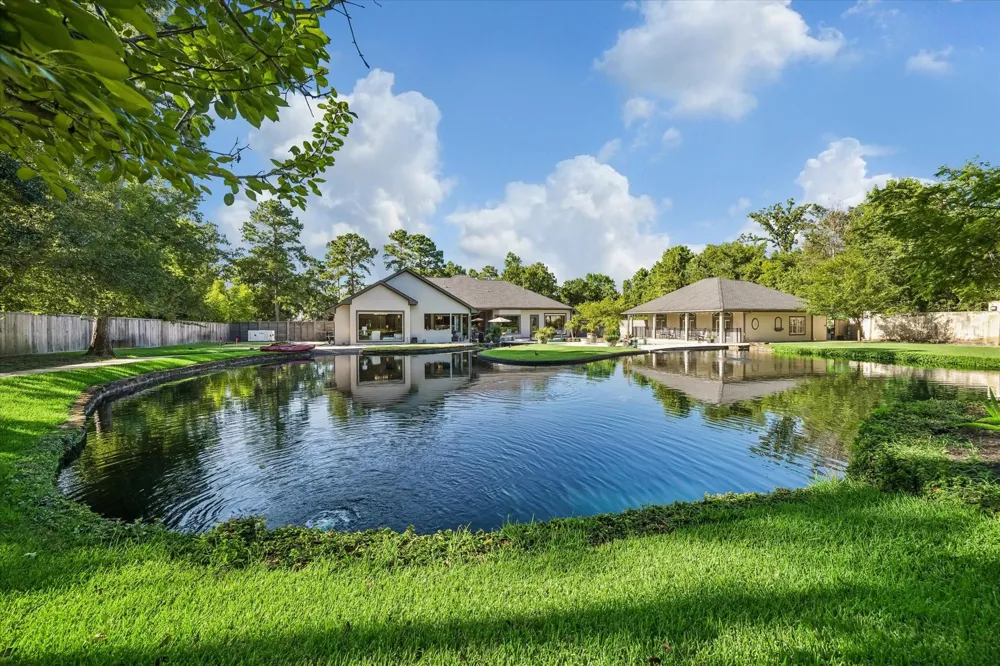 11 Turtle Cove Court Kingwood, TX 77346