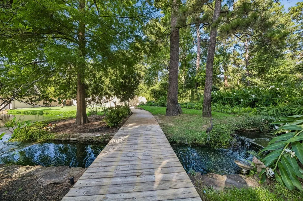 11 Turtle Cove Court Kingwood, TX 77346
