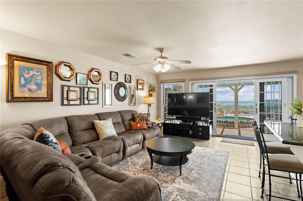 1269 Van Nuys San Diego, CA 92109