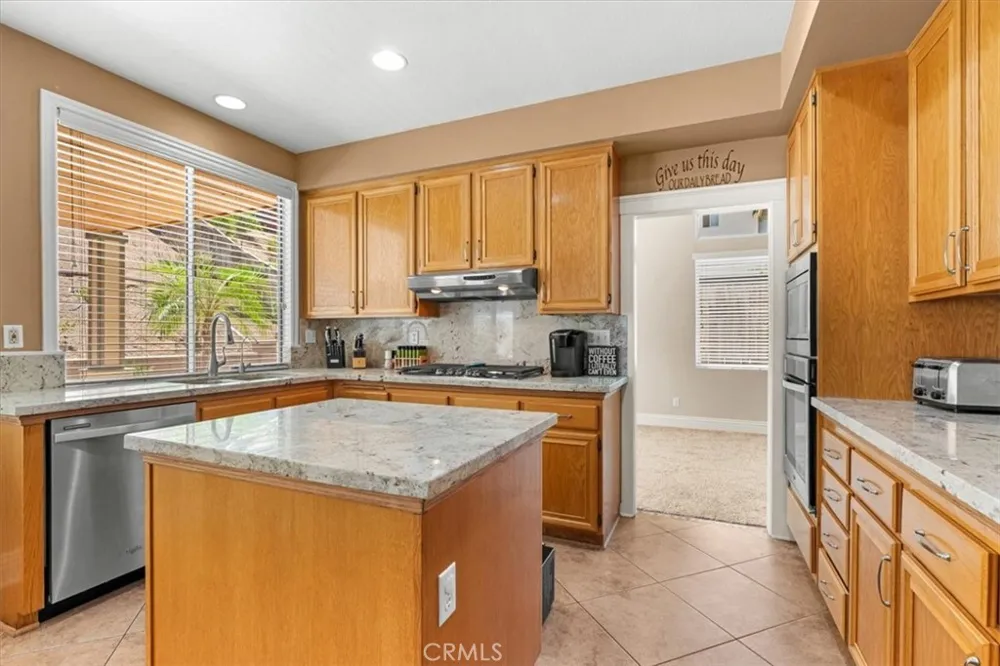 1584 Meadowlark Corona, CA 92881